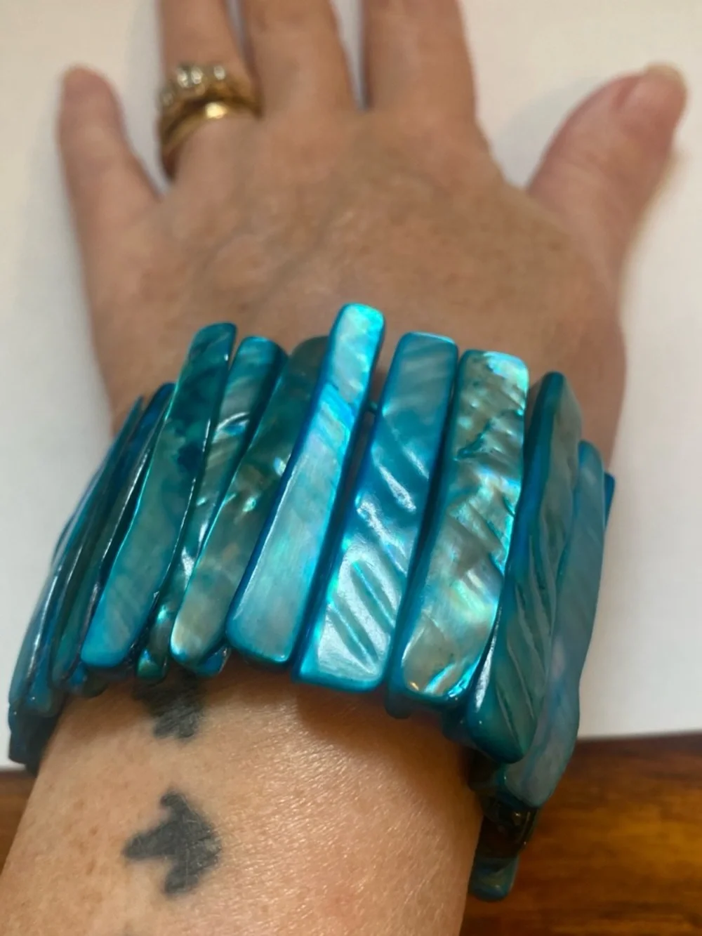 Blue Iridescent abalone Shell Stretch Bracelet - Unbranded